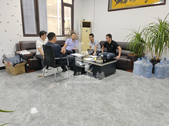 张总工程师现场解答锂电池欧美三级片麻豆机技术难题